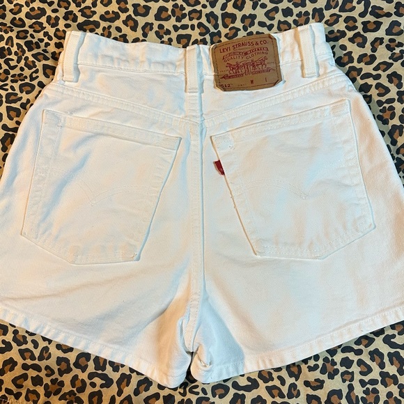 Vintage Levi 512 Slim Fit White Shorts, Size 9 - Picture 4 of 7